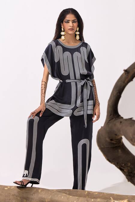 Buy_Kamaali Pret_Black Satin Round Neck Thunder Placement Print Kaftan Top _Online_at_Aza_Fashions