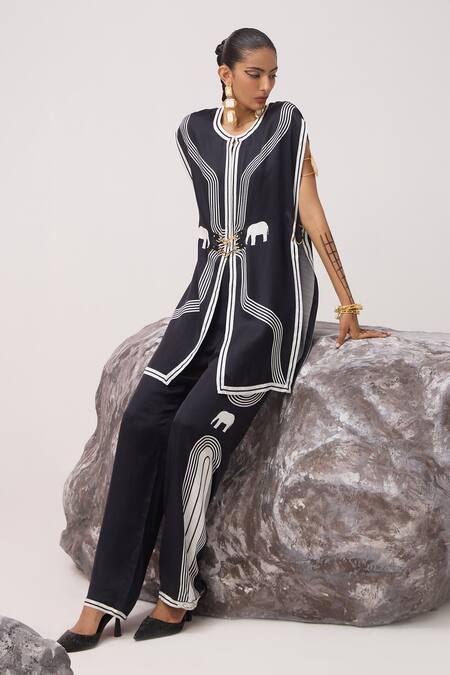 Buy_Kamaali Pret_Black Satin Round Neck Tumbi Elephant Print Long Top With Pant 
