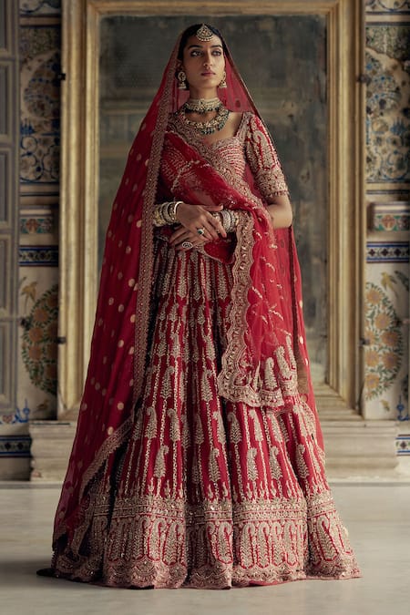 Nitika Gujral Red Raw Silk Embroidered Kasab Sweetheart Paisley Vine Dabka Bridal Lehenga Set 