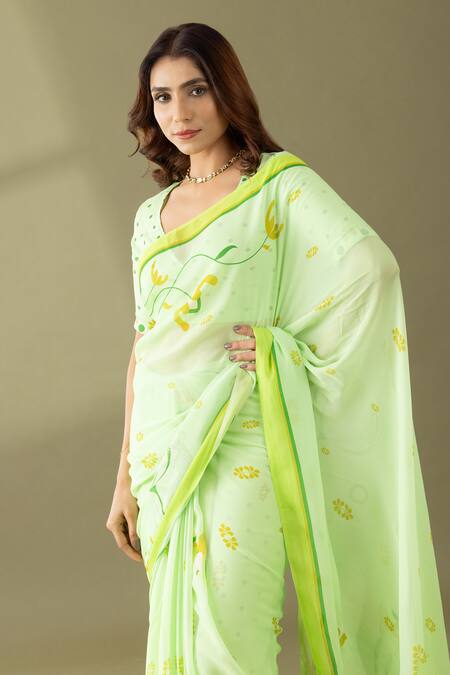 Thee Modern Roots_Green Georgette Dandelion Floral Print Saree _at_Aza_Fashions