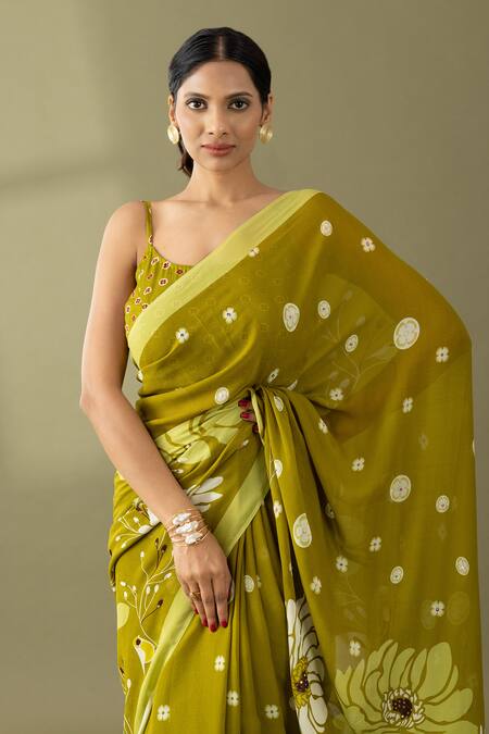 Thee Modern Roots Green Georgette Sequins, Pearls Flower Motif Print Saree at Aza Fashions Thee Modern Roots_Green Georgette Sequins, Pearls Flower Motif Print Saree _at_Aza_Fashions