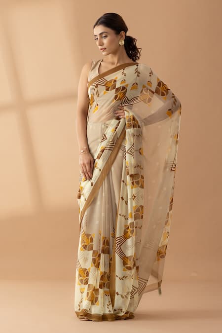 Buy_Thee Modern Roots_Beige Chiffon Contrast Mystical Print Saree _Online_at_Aza_Fashions
