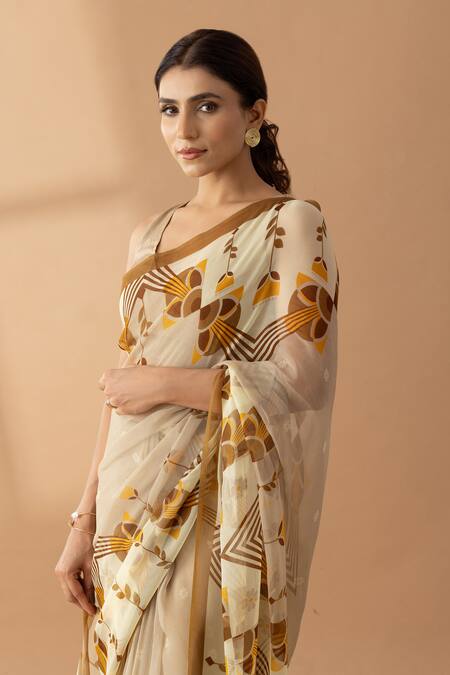 Thee Modern Roots_Beige Chiffon Contrast Mystical Print Saree _at_Aza_Fashions