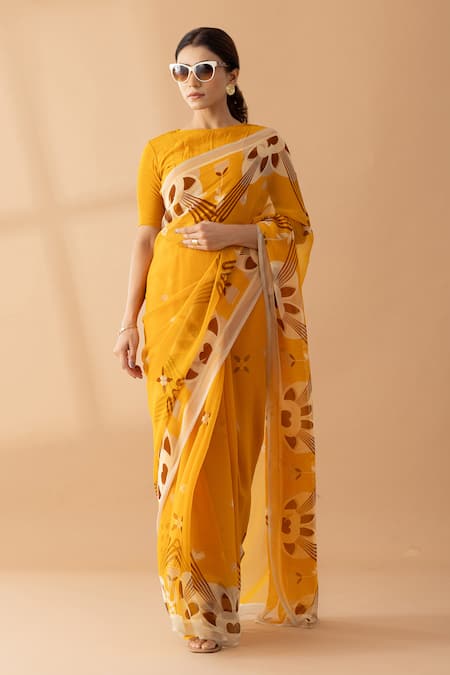 Thee Modern Roots Contrast Abstract Mountain Print Saree 