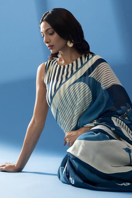 Thee Modern Roots_Grey Georgette Abstract Print Dual Tone Saree _at_Aza_Fashions