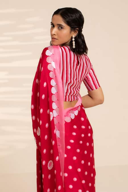 Thee Modern Roots Blooming Lotus Print Saree With Unstitched Blouse Piece 