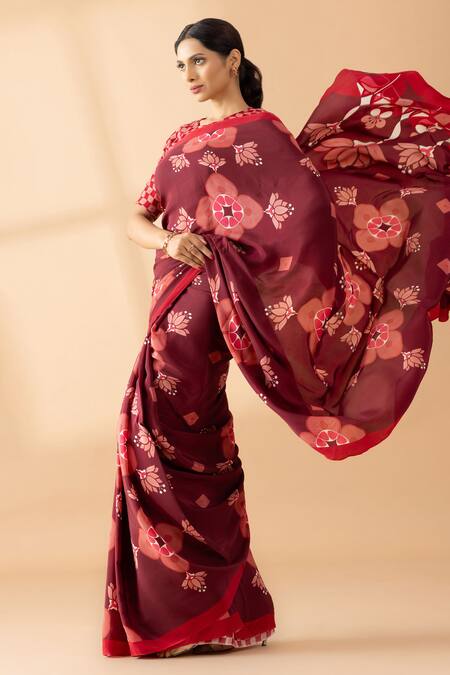 Thee Modern Roots Maroon Crepe Lotus Flower Print Saree at Aza Fashions Thee Modern Roots_Maroon Crepe Lotus Flower Print Saree _at_Aza_Fashions