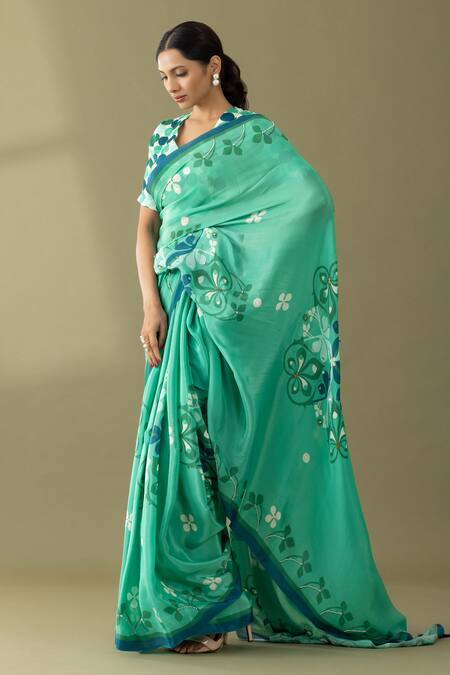 Thee Modern Roots Green Crepe Sequins, Pearls Flower Vine Print Saree Online at Aza Fashions Thee Modern Roots_Green Crepe Sequins, Pearls Flower Vine Print Saree _Online_at_Aza_Fashions