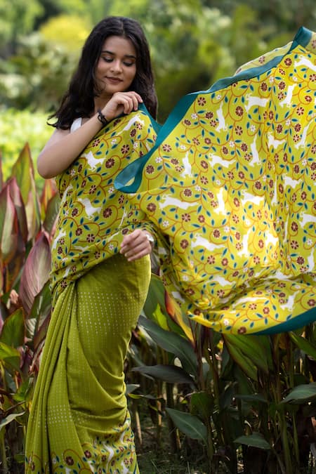 Thee Modern Roots Green Crepe Printed Animal Saree With Unstitched Blouse Piece 