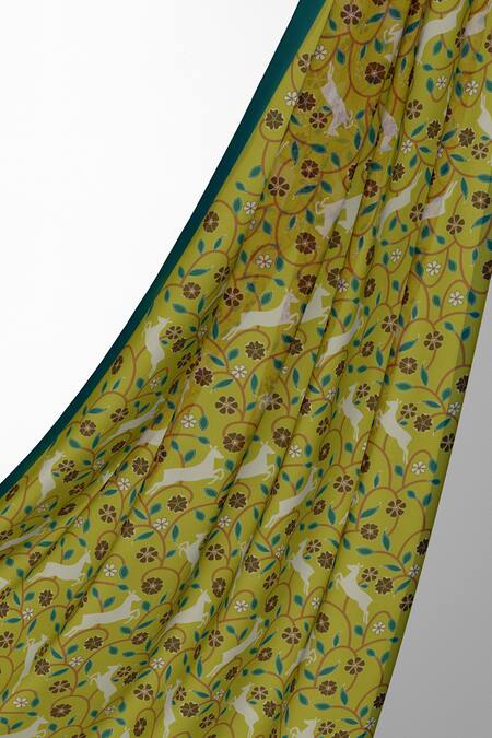 Thee Modern Roots Green Crepe Animal Print Saree With Unstitched Blouse Piece Online at Aza Fashions Thee Modern Roots_Green Crepe Animal Print Saree With Unstitched Blouse Piece _Online_at_Aza_Fashions