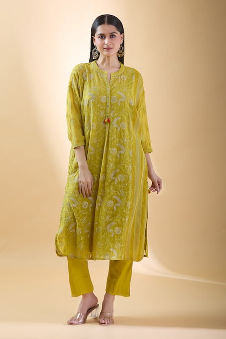 SHRADDHA RAMBHIA Chanderi Floral Embroidered Kurta 