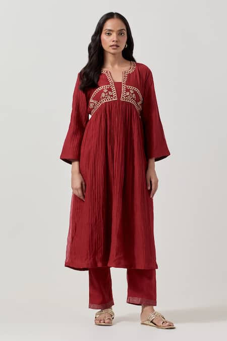 Priya Chaudhary Red Soft Chanderi Embroidered Thread Notched Round Yoke Kurta With Pant 