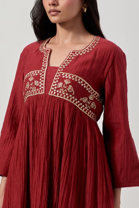 Priya Chaudhary_Red Chanderi Embroidery, Sequins Round Neck Thread Yoke Kurta With Pant _Online_at_Aza_Fashions