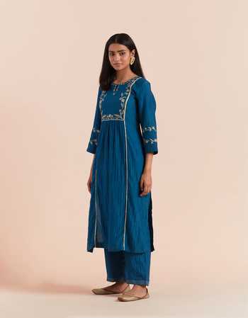 Buy_Priya Chaudhary_Blue Chanderi Silk Embroidery Keyhole Neck Floral Straight Kurta With Pant _Online_at_Aza_Fashions
