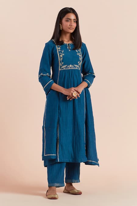 Priya Chaudhary Floral Embroidered Straight Kurta Pant Set 