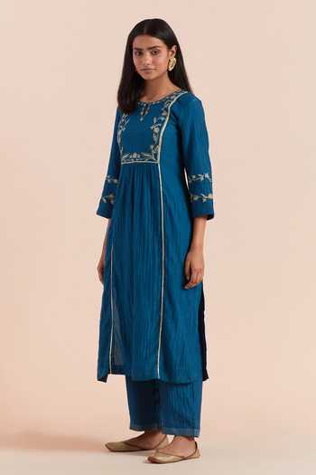 Buy_Priya Chaudhary_Blue Chanderi Silk Embroidery Keyhole Neck Floral Straight Kurta Pant Set _Online_at_Aza_Fashions