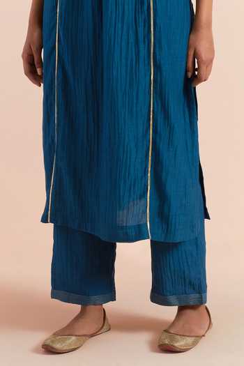 Priya Chaudhary_Blue Chanderi Silk Embroidery Keyhole Neck Floral Straight Kurta Pant Set _at_Aza_Fashions