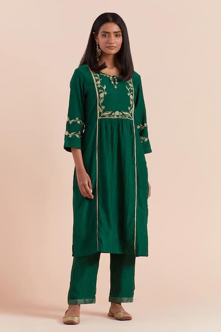 Priya Chaudhary Green Chanderi Silk Embroidered Floral Key Hole Kurta With Pant 