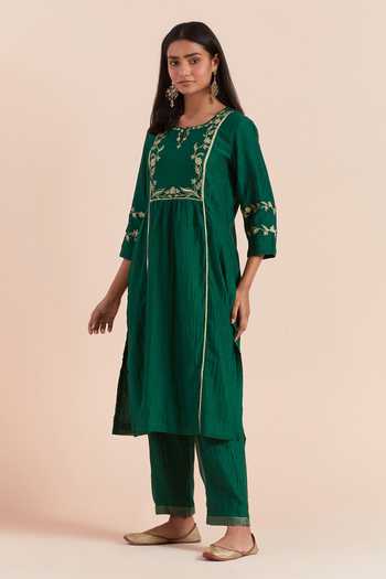 Buy_Priya Chaudhary_Green Chanderi Silk Embroidery Keyhole Neck Floral Kurta With Pant _Online_at_Aza_Fashions