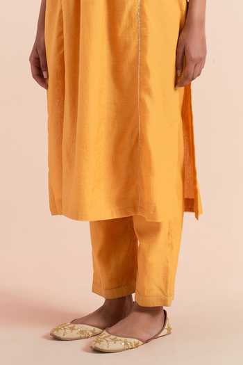 Priya Chaudhary Yellow Chanderi Silk Embroidery Keyhole Neck Floral Kurta And Pant Set at Aza Fashions Priya Chaudhary_Yellow Chanderi Silk Embroidery Keyhole Neck Floral Kurta And Pant Set _at_Aza_Fashions