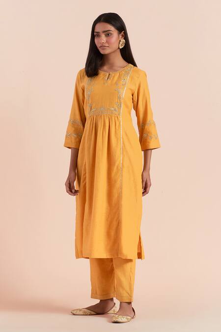 Shop_Priya Chaudhary_Yellow Chanderi Silk Embroidery Keyhole Neck Floral Kurta Set _Online_at_Aza_Fashions