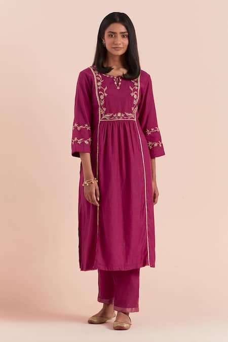 Priya Chaudhary Pink Chanderi Silk Embroidered Floral Veil Key Hole Kurta With Pant 