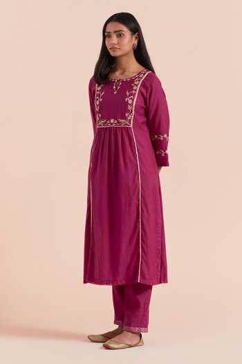 Buy_Priya Chaudhary_Pink Chanderi Silk Embroidery Keyhole Neck Floral Veil Kurta With Pant _Online_at_Aza_Fashions