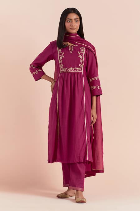 Priya Chaudhary Pink Chanderi Silk Embroidered Floral Veil Key Hole Kurta Pant Set 