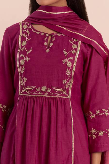 Shop_Priya Chaudhary_Pink Chanderi Silk Embroidery Keyhole Neck Floral Veil Kurta Pant Set 
