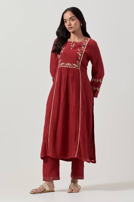 Shop_Priya Chaudhary_Red Chanderi Silk Embroidery Keyhole Neck Floral Veil Kurta Set _Online_at_Aza_Fashions