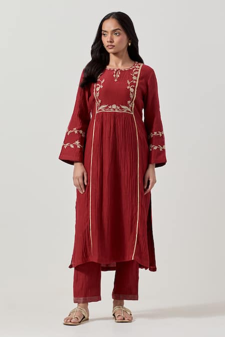 Priya Chaudhary Floral Veil Embroidered Kurta & Pant Set 