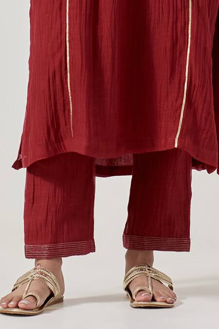 Priya Chaudhary_Red Chanderi Silk Embroidery Keyhole Neck Floral Veil Kurta And Pant Set _Online_at_Aza_Fashions