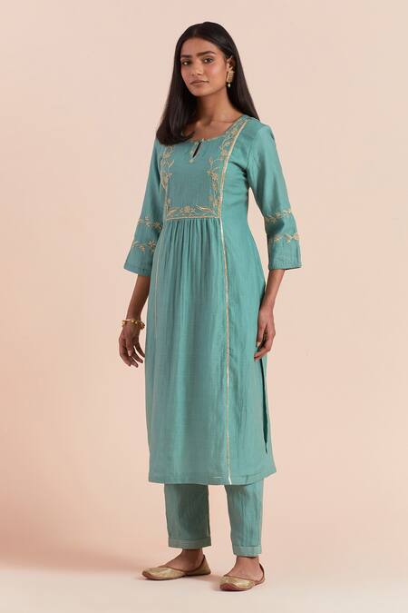 Buy_Priya Chaudhary_Blue Chanderi Silk Embroidery Keyhole Neck Flower Veil Kurta And Pant Set _Online_at_Aza_Fashions