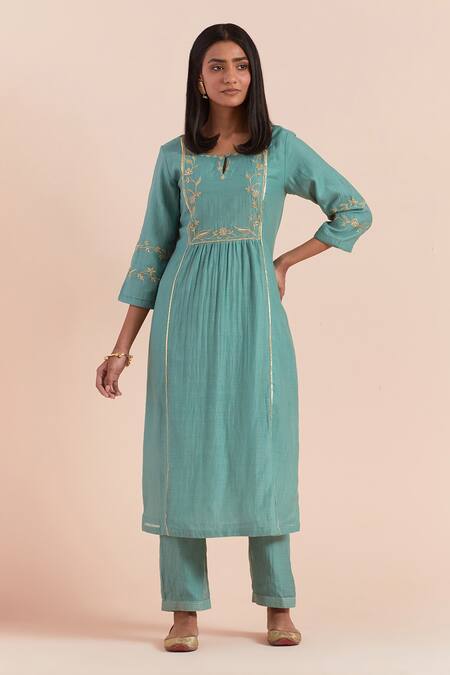 Priya Chaudhary Blue Chanderi Silk Embroidery Keyhole Neck Flower Veil Kurta Set Online at Aza Fashions Priya Chaudhary_Blue Chanderi Silk Embroidery Keyhole Neck Flower Veil Kurta Set _Online_at_Aza_Fashions