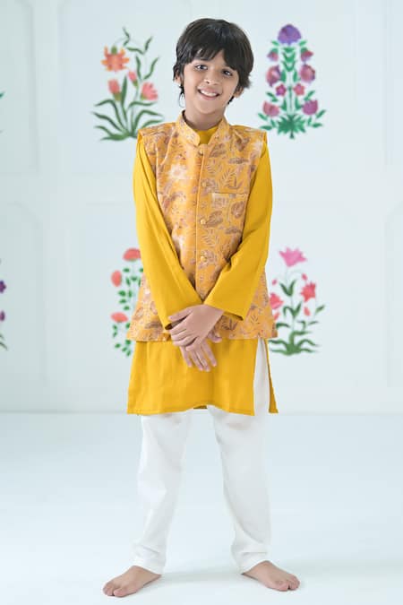 The Plum Bum Leaf Pattern Bundi Kurta Set 