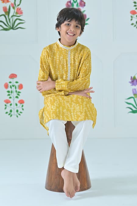 Shop_The Plum Bum_Green Muslin Embroidery Leaf Print Kurta _at_Aza_Fashions