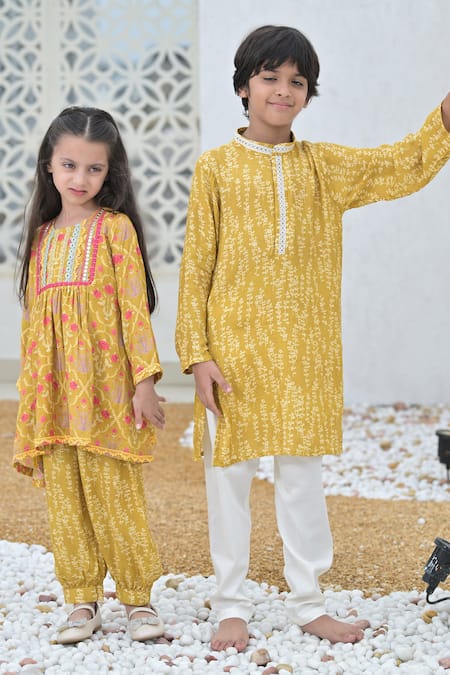 Buy_The Plum Bum_Green Muslin Embroidery Leaf Print Kurta _Online_at_Aza_Fashions