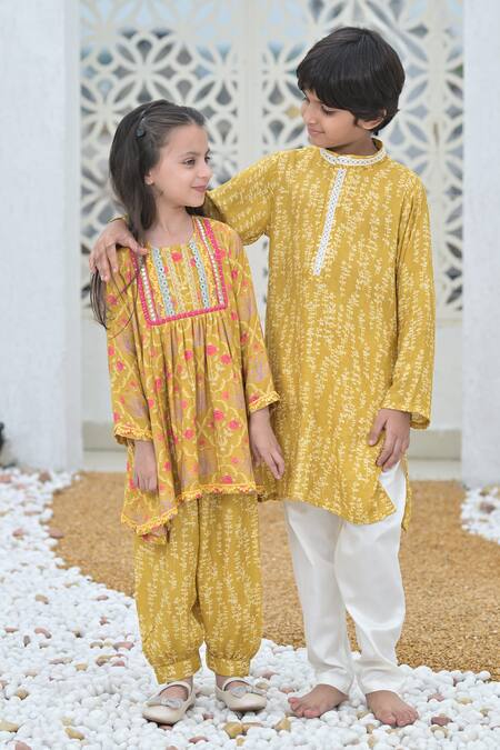 The Plum Bum_Green Muslin, Net Lace, Sequins Flower Print Kurta And Salwar Set _Online_at_Aza_Fashions