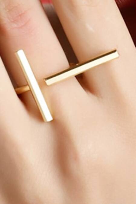 Dugran By Dugristyle Gold Plated Jadoo Stripe Carved Ring Online at Aza Fashions Dugran By Dugristyle_Gold Plated Jadoo Stripe Carved Ring _Online_at_Aza_Fashions