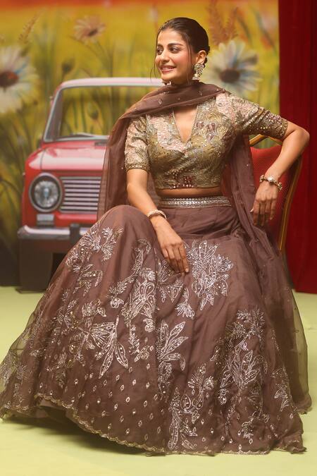 Shop Onaya Grey Organza Sequins, Embroidery V-neck Floral Lehenga Set at Aza Fashions Shop_Onaya_Grey Organza Sequins, Embroidery V-neck Floral Lehenga Set_at_Aza_Fashions