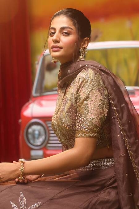 Onaya Grey Organza Sequins, Embroidery V-neck Floral Lehenga Set Online at Aza Fashions Onaya_Grey Organza Sequins, Embroidery V-neck Floral Lehenga Set_Online_at_Aza_Fashions