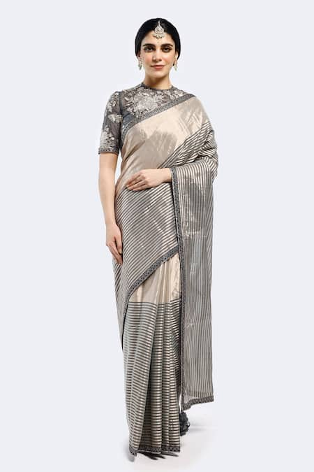 Onaya Stripe Detailed Saree With Blouse 