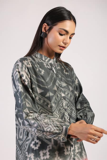 Swati Vijaivargie_Black Silk Bandeau Neck Tribal Pattern Ombre Kurta With Pant _at_Aza_Fashions