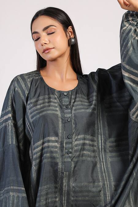 Shop Swati Vijaivargie Black Silk Embroidery Round Neck Geometric Pattern Kaftan Dress Online at Aza Fashions Shop_Swati Vijaivargie_Black Silk Embroidery Round Neck Geometric Pattern Kaftan Dress _Online_at_Aza_Fashions