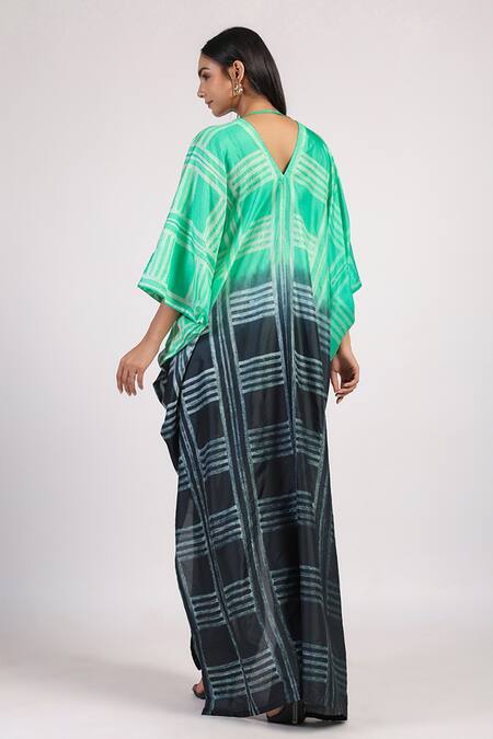 Shop Swati Vijaivargie Black Silk Embroidery V-neck Ombre Side Slit Kaftan Dress at Aza Fashions Shop_Swati Vijaivargie_Black Silk Embroidery V-neck Ombre Side Slit Kaftan Dress _at_Aza_Fashions