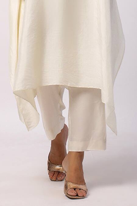 Swati Vijaivargie Ivory Silk Embroidery Round Neck Resham Kaftan And Straight Pant Set Online at Aza Fashions Swati Vijaivargie_Ivory Silk Embroidery Round Neck Resham Kaftan And Straight Pant Set _Online_at_Aza_Fashions