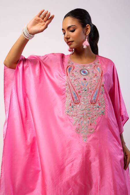 Buy_Swati Vijaivargie_Pink Silk Embroidery Round Neck Paisley Kaftan With Pant 