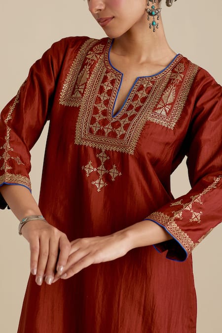 Kora Maroon , Organza Embroidery, Gota Patti, Sequins Round Neck Kurta Set Online at Aza Fashions Kora_Maroon , Organza Embroidery, Gota Patti, Sequins Round Neck Kurta Set _Online_at_Aza_Fashions