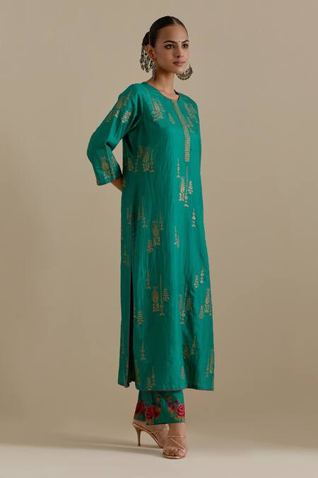 Buy_Kora_Green , Organza Embroidery, Sequins, Contrast Hem Straight Kurta Set _Online_at_Aza_Fashions