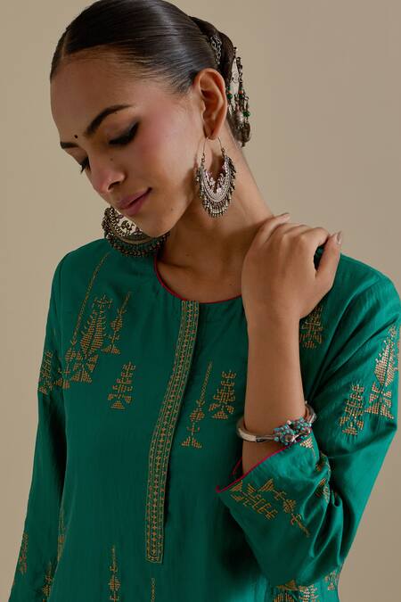 Kora_Green , Organza Embroidery, Sequins, Contrast Hem Straight Kurta Set _at_Aza_Fashions